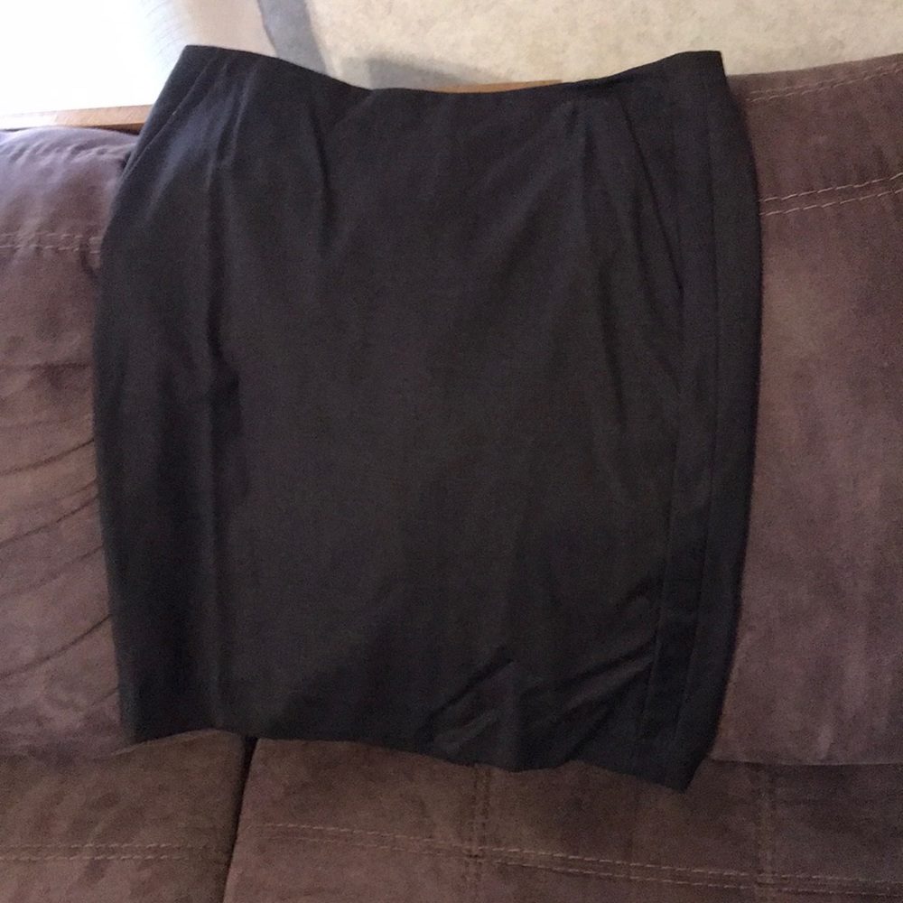 Limited skirt